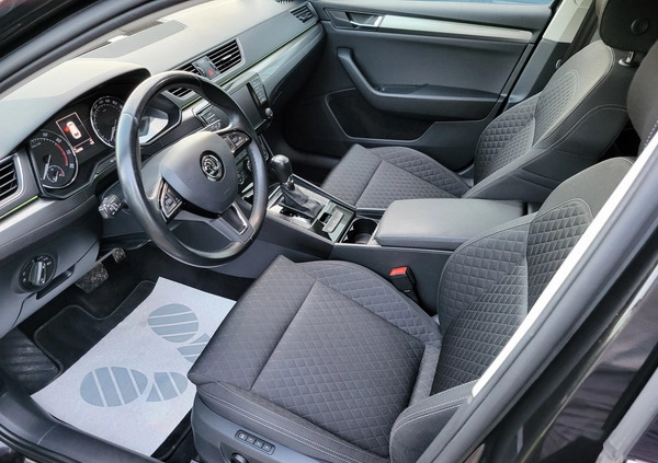 Skoda Superb cena 69900 przebieg: 132306, rok produkcji 2015 z Józefów małe 742